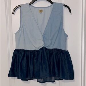 ⚡️ 3 for $20 ⚡️ True Craft Twist Front Cropped Peplum Top